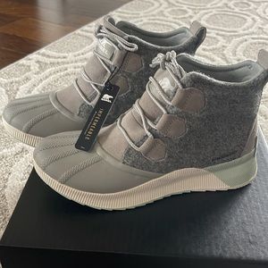 Sorel Out and About III Classic size 8 boots new in box